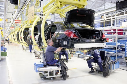 2013 - Một năm đáng nhớ của Mercedes-Benz - 2 Chiếc
Mecerdes-Benz CLA mới đã đóng góp rất lớn trong việc tăng sản lượng